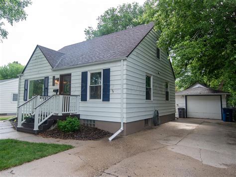 This home last sold for 191,000 in July 2021. . Zillow moorhead mn